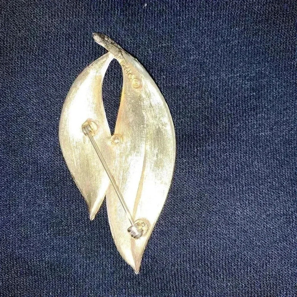 1960’s Sarah Coventry Pearlized Perfection white and gold leaf Brooch Pin - Picture 6 of 6